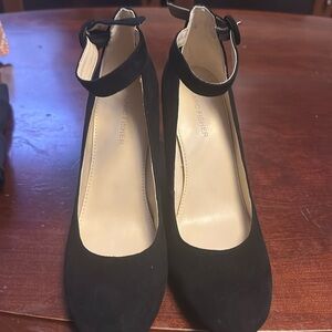 Marc Fisher Black Velvet Heels size 8 exc condition